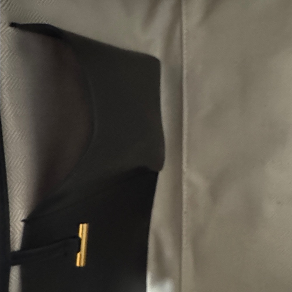 The Row knock off - Classic Black Leather Tote Bag - Structured w/ Gold Hardware - Picture 8 of 11